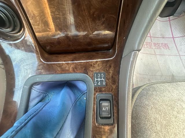 NISSAN LAUREL 25MEDALIST