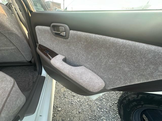 NISSAN LAUREL 25MEDALIST
