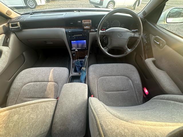 NISSAN LAUREL 25MEDALIST