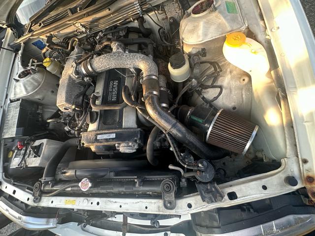 NISSAN LAUREL 25MEDALIST