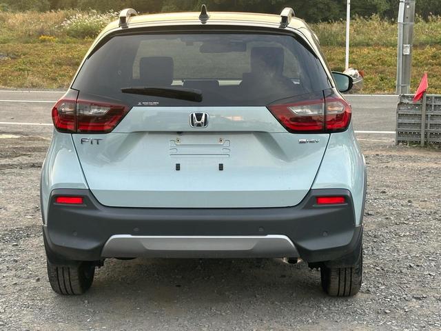 フィット ｅ：ＨＥＶクロスター　ＥＴＣ２．０ワンオーナー・純正ナビ・Ｄレコ・バックカメラ（4枚目）