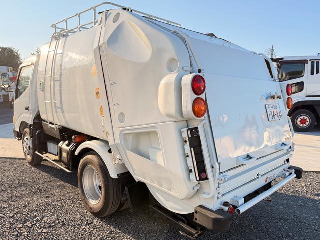 ダイナトラック 全塗装仕上げ済み 塵芥車/パッカー車 極東開発工業製 GB50-83D-S 巻き込み式/回転板式 ダンプ排出式 容積5.0立米 連続スイッチ 汚水タンク ターボ 積載2t 5速MT(11枚目)