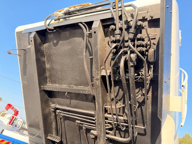 ダイナトラック 全塗装仕上げ済み 塵芥車/パッカー車 極東開発工業製 GB50-83D-S 巻き込み式/回転板式 ダンプ排出式 容積5.0立米 連続スイッチ 汚水タンク ターボ 積載2t 5速MT(38枚目)