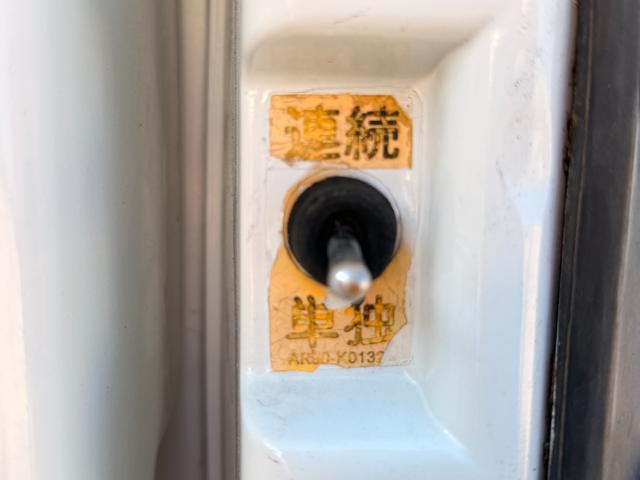 ダイナトラック 全塗装仕上げ済み 塵芥車/パッカー車 極東開発工業製 GB50-83D-S 巻き込み式/回転板式 ダンプ排出式 容積5.0立米 連続スイッチ 汚水タンク ターボ 積載2t 5速MT(48枚目)