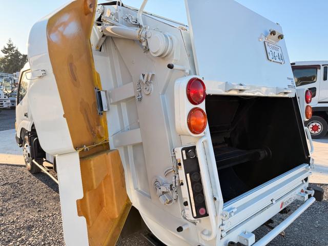 ダイナトラック 全塗装仕上げ済み 塵芥車/パッカー車 極東開発工業製 GB50-83D-S 巻き込み式/回転板式 ダンプ排出式 容積5.0立米 連続スイッチ 汚水タンク ターボ 積載2t 5速MT(61枚目)