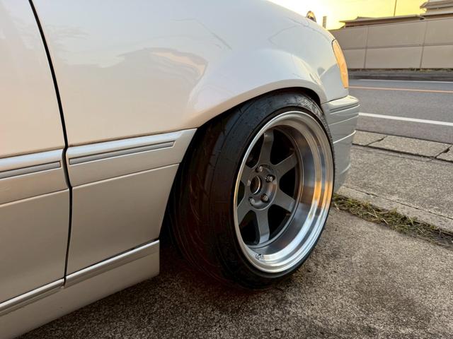 クラウンエステート アスリートＶ　Ｒ１５４換装／公認５速ＭＴ／４ＰＯＴキャリパー／３２６車高調／ワンオフ鉄板フェンダー／オイルクーラー／２ＷＡＹデフ／ＺＳＳマフラー加工／ブリットＺＥＴＡ４／Ｄｅｆｉ４連／ＴＥ３７／前置インタークーラー（11枚目）