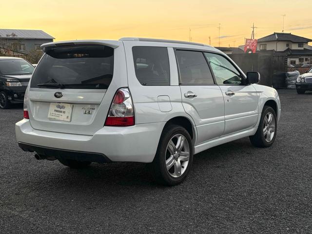 フォレスター １０ｔｈアニバーサリー　４ＷＤ　ＥＴＣ　ナビ　ＨＩＤ　アルミホイール　キーレスエントリー　ＡＴ　衝突安全ボディ　ＣＤ　ＤＶＤ再生　ＵＳＢ　ミュージックプレイヤー接続可　Ｂｌｕｅｔｏｏｔｈ　ＡＢＳ　エアコン　パワーステアリング（7枚目）