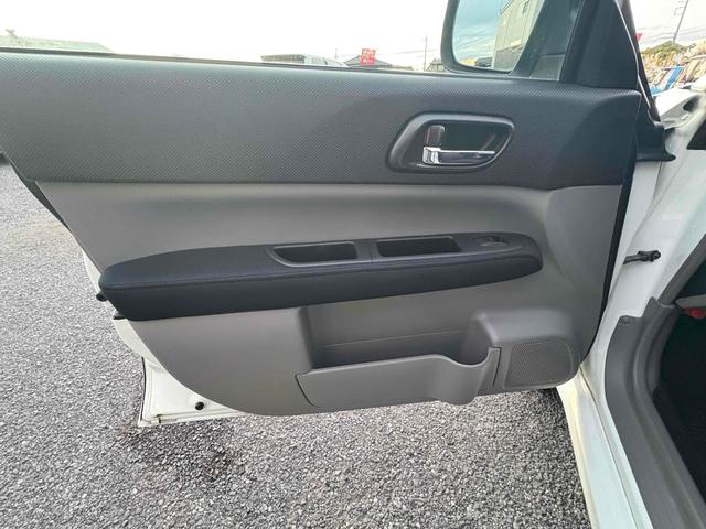 フォレスター １０ｔｈアニバーサリー　４ＷＤ　ＥＴＣ　ナビ　ＨＩＤ　アルミホイール　キーレスエントリー　ＡＴ　衝突安全ボディ　ＣＤ　ＤＶＤ再生　ＵＳＢ　ミュージックプレイヤー接続可　Ｂｌｕｅｔｏｏｔｈ　ＡＢＳ　エアコン　パワーステアリング（12枚目）