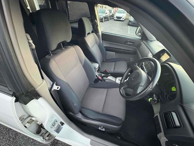 フォレスター １０ｔｈアニバーサリー　４ＷＤ　ＥＴＣ　ナビ　ＨＩＤ　アルミホイール　キーレスエントリー　ＡＴ　衝突安全ボディ　ＣＤ　ＤＶＤ再生　ＵＳＢ　ミュージックプレイヤー接続可　Ｂｌｕｅｔｏｏｔｈ　ＡＢＳ　エアコン　パワーステアリング（15枚目）