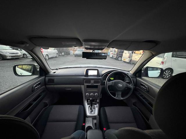 フォレスター １０ｔｈアニバーサリー　４ＷＤ　ＥＴＣ　ナビ　ＨＩＤ　アルミホイール　キーレスエントリー　ＡＴ　衝突安全ボディ　ＣＤ　ＤＶＤ再生　ＵＳＢ　ミュージックプレイヤー接続可　Ｂｌｕｅｔｏｏｔｈ　ＡＢＳ　エアコン　パワーステアリング（16枚目）