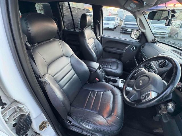 ジープ・チェロキー 　４ＷＤ　ドライブレコーダー　ＥＴＣ　アルミホイール　ＡＴ　盗難防止システム　ＣＤ　ＡＢＳ　エアコン　パワーステアリング　パワーウィンドウ　運転席エアバッグ　助手席エアバッグ（32枚目）