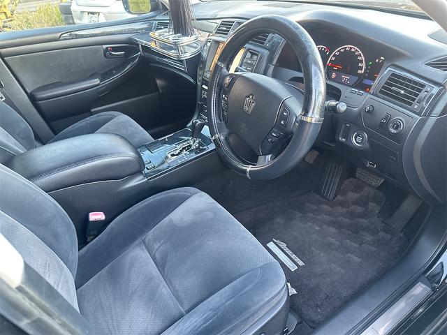 クラウン アスリート プレミアム50thエディション ドライブレコーダー ETC オートクルーズコントロール バックカメラ ナビ アルミホイール HID AT スマートキー 電動格納ミラー 盗難防止システム パワーシート CD MD 衝突安全ボディ(31枚目)