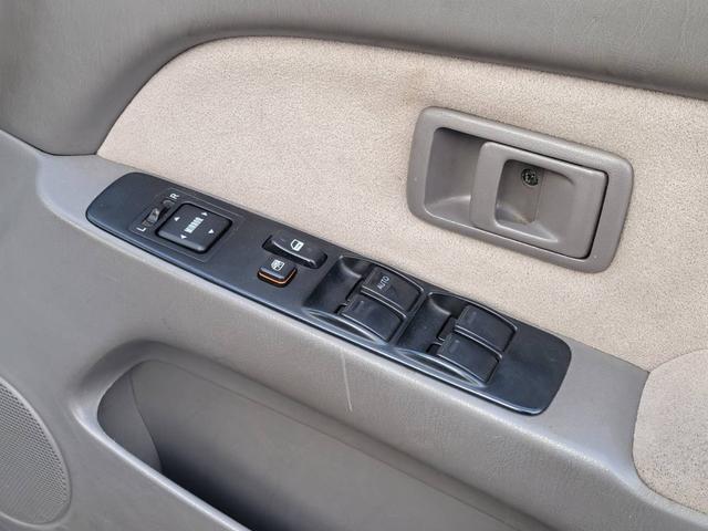 ハイラックスサーフ 　カスタムペイント／ナローボディ仕様／１６インチＡＷ＆オールテレーンタイヤ（ＢＦグットリッチ）（19枚目）