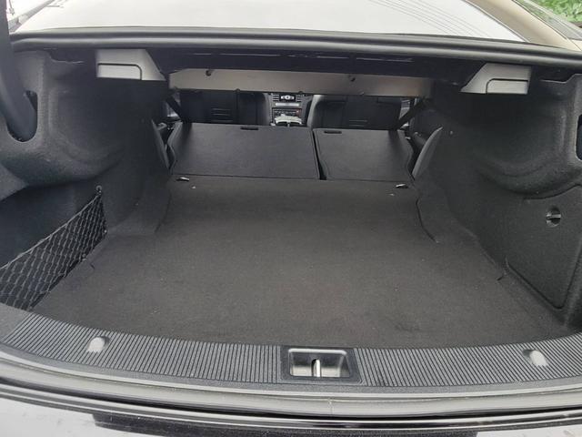 Ｅクラス Ｅ２５０クーペ　アダプティブクルーズコントロール／ブラインドスポットモニター／レーンアシスト／レーダーブレーキサポート／全方位カメラ＋パーキングセンサー（12枚目）