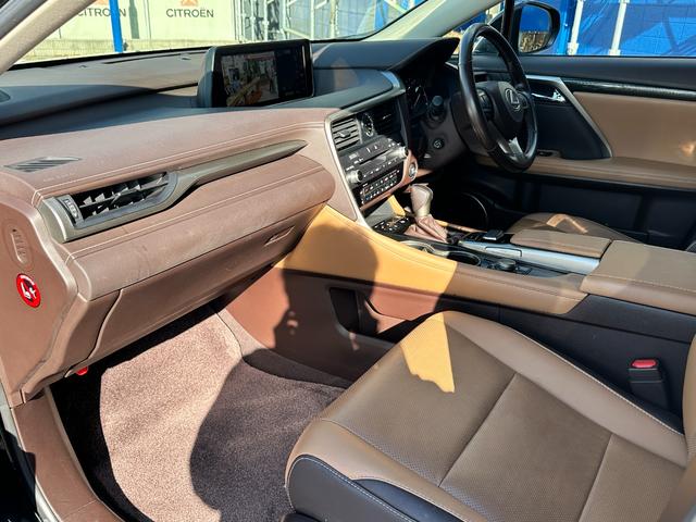 ＲＸ ＲＸ２００ｔ　３眼ＬＥＤヘッドライト　レクサスセーフティ＋　ブラウンレザー　レーダークルーズコントロール　電動リアゲート　２０インチＡＷ　ヒート＆ベンチレーションシート（20枚目）