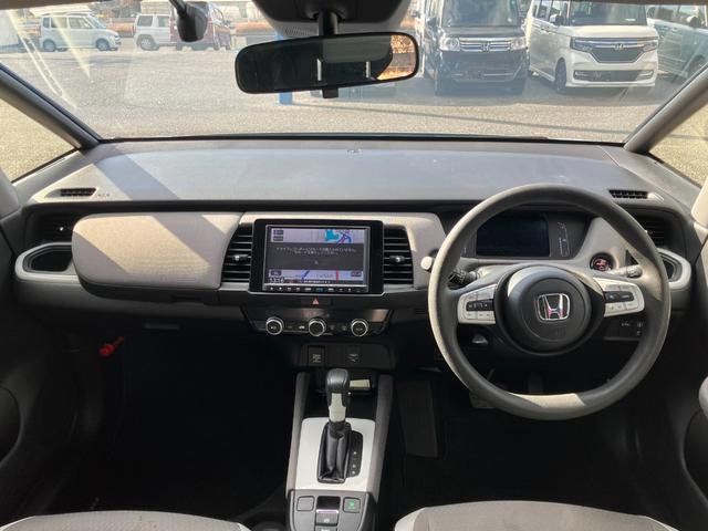 フィット ｅ：ＨＥＶクロスター　ホンダセンシング　ＬＥＤヘッドライト　衝突軽減ブレーキ　アダプティブクルーズ　ＥＴＣ　ドライブレコーダー　純正ナビゲーション　バックカメラ（2枚目）