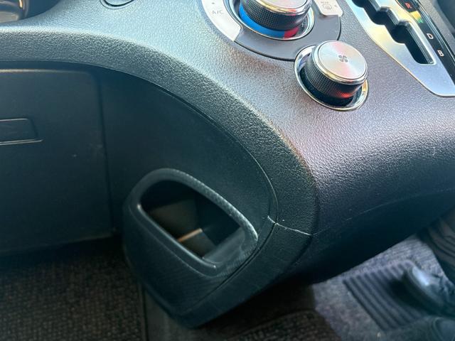 シエンタ ハイブリッドＧ　両側パワースライドドア　純正ナビ　Ｂｌｕｅｔｏｏｔｈ　フルセグ　バックカメラ　ＥＴＣ　スマートキー　プッシュスタート（7枚目）