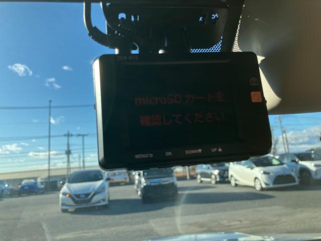 レヴォーグ １．６ＳＴＩスポーツアイサイト　サンルーフ　純正ナビ　Ｂｌｕｅｔｏｏｔｈ　フルセグ　バック、サイドカメラ　ＥＴＣ　レザーシート　シートヒーター　アダプティブクルーズコントロール　ＳＴＩエアロ　パワーシート　アイドリングストップ（10枚目）