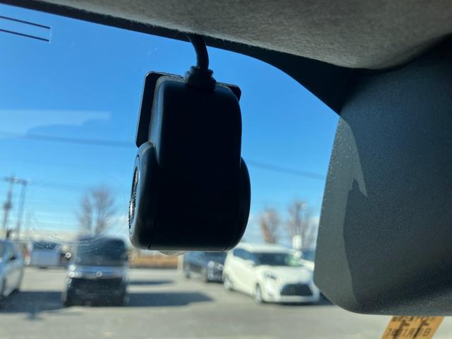 ムーヴキャンバス ストライプスＧターボ　両側パワースライドドア　クリアランスソナー　アクティブクルーズコントロール　アイドリングストップ　フルセグ　衝突軽減ブレーキ　プッシュスタート　スマートキー　バックカメラ　シートヒーター（4枚目）