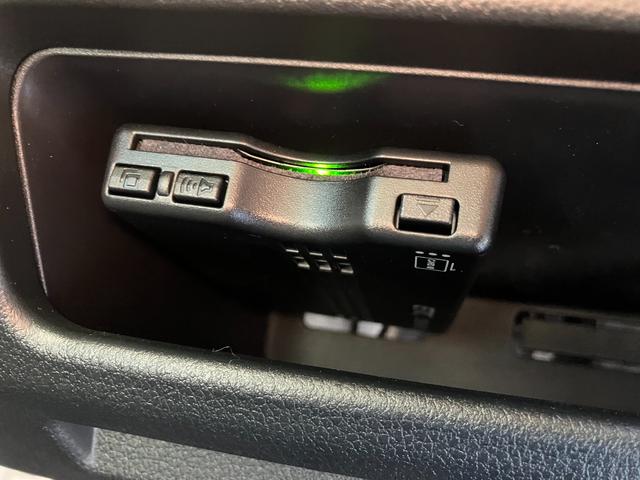 ムーヴキャンバス ストライプスＧターボ　両側パワースライドドア　クリアランスソナー　アクティブクルーズコントロール　アイドリングストップ　フルセグ　衝突軽減ブレーキ　プッシュスタート　スマートキー　バックカメラ　シートヒーター（6枚目）