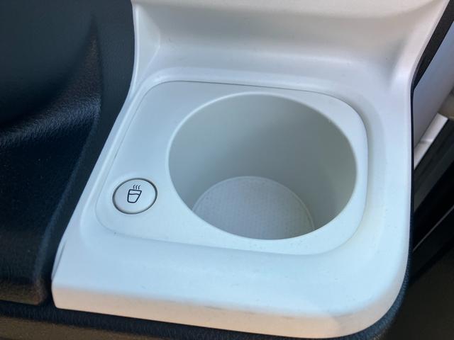 ムーヴキャンバス ストライプスＧターボ　両側パワースライドドア　クリアランスソナー　アクティブクルーズコントロール　アイドリングストップ　フルセグ　衝突軽減ブレーキ　プッシュスタート　スマートキー　バックカメラ　シートヒーター（10枚目）