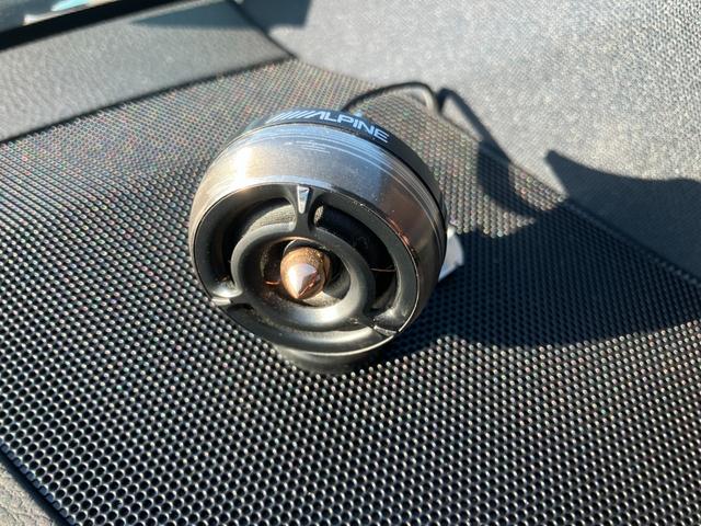 ハリアー プレミアム　ワンオーナー　アルパインナビ　Ｂｌｕｅｔｏｏｔｈ　フルセグＴＶ　バックカメラ　ハーフレザーシート　パワーシート　衝突被害軽減ブレーキ　レーンアシスト　オートクルーズコントロール　パワーバックドア（7枚目）