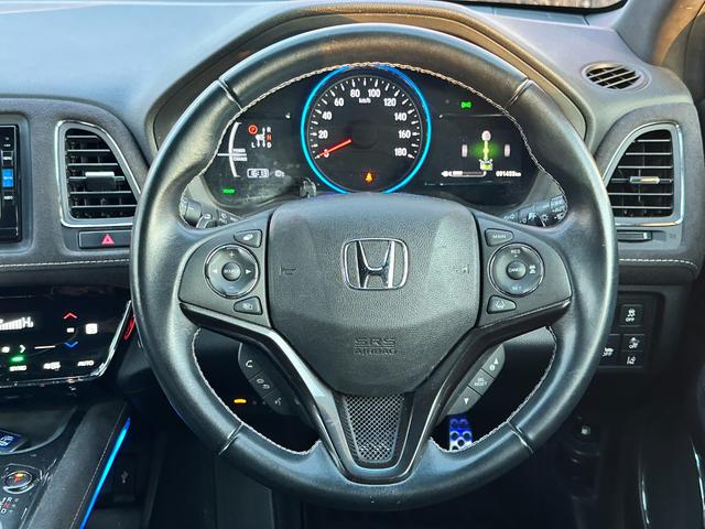 ヴェゼル ハイブリッドRS 純正SDナビ Bluetoothオーディオ フルセグTV ステアリングスイッチ バックカメラ アダプティブクルーズコントロール 革シート LEDヘッドライト 前席シートヒーター ETC パドルシフト(3枚目)