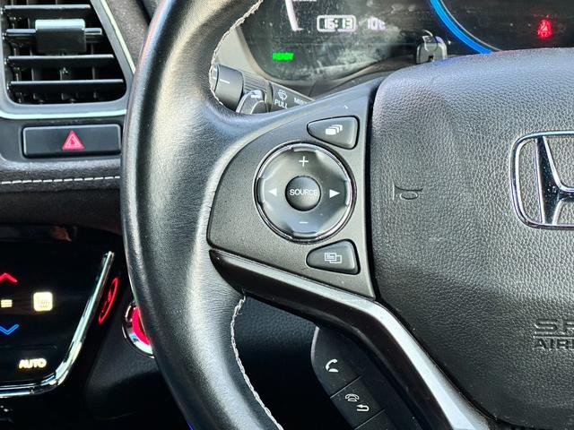 ヴェゼル ハイブリッドRS 純正SDナビ Bluetoothオーディオ フルセグTV ステアリングスイッチ バックカメラ アダプティブクルーズコントロール 革シート LEDヘッドライト 前席シートヒーター ETC パドルシフト(4枚目)