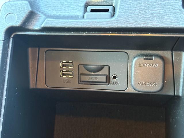 アクセラスポーツ １５ＸＤ　Ｌパッケージ　ヘッドアップディスプレイ　革シート　全方位カメラ　クリアランスソナー　ブラインドスポット　パドルシフト　バックカメラ　パドルシフト　シートヒーター　純正ドラレコ　アイドリングストップ　純正ナビ（9枚目）