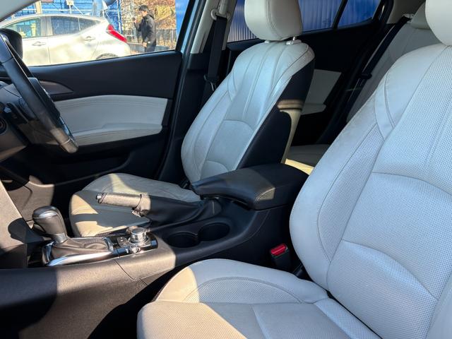 アクセラスポーツ １５ＸＤ　Ｌパッケージ　ヘッドアップディスプレイ　革シート　全方位カメラ　クリアランスソナー　ブラインドスポット　パドルシフト　バックカメラ　パドルシフト　シートヒーター　純正ドラレコ　アイドリングストップ　純正ナビ（29枚目）