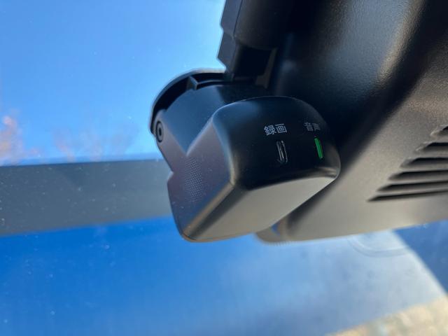 ノート オーテック　クロスオーバー　クリアランスソナー　ブラインドスポット　ＬＥＤヘッドライト　オートハイビーム　ハーフレザーシート　純正ＳＤナビ　フルセグＴＶ　Ｂｌｕｅｔｏｏｔｈオーディオ　全方位カメラ　ステアリングスイッチ　ＥＴＣ（7枚目）