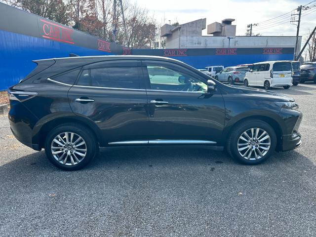 ハリアー プレミアム　アドバンスドパッケージ　モデリスタエアロ　全方位カメラ　パーキングアシスト　クリアランスソナー　クルーズコントロール　パワーバックドア　アイドリングストップ　レーンアシスト　衝突被害軽減ブレーキ　フルセグ　Ｂｌｕｅｔｏｏｔｈ（5枚目）