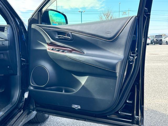 ハリアー プレミアム　アドバンスドパッケージ　モデリスタエアロ　全方位カメラ　パーキングアシスト　クリアランスソナー　クルーズコントロール　パワーバックドア　アイドリングストップ　レーンアシスト　衝突被害軽減ブレーキ　フルセグ　Ｂｌｕｅｔｏｏｔｈ（22枚目）