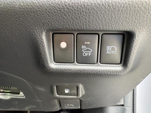 Ｃ－ＨＲ Ｇ　ワンオーナー　モデリスタ　パーキングアシスト　ブラインドスポット　バックカメラ　レーンアシスト　クリアランスソナー　アイドリングストップ　純正ナビ　フルセグ　ステアリングリモコン　バックカメラ　ＥＴＣ（5枚目）