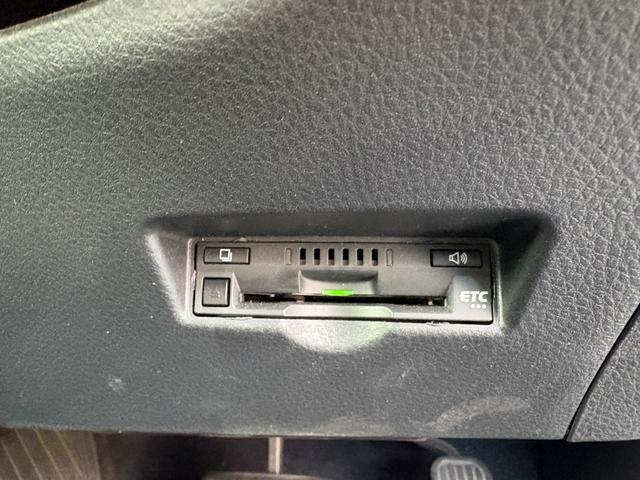 Ｃ－ＨＲ Ｇ　ワンオーナー　モデリスタ　パーキングアシスト　ブラインドスポット　バックカメラ　レーンアシスト　クリアランスソナー　アイドリングストップ　純正ナビ　フルセグ　ステアリングリモコン　バックカメラ　ＥＴＣ（6枚目）