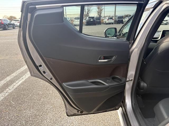 Ｃ－ＨＲ Ｇ　ワンオーナー　モデリスタ　パーキングアシスト　ブラインドスポット　バックカメラ　レーンアシスト　クリアランスソナー　アイドリングストップ　純正ナビ　フルセグ　ステアリングリモコン　バックカメラ　ＥＴＣ（27枚目）