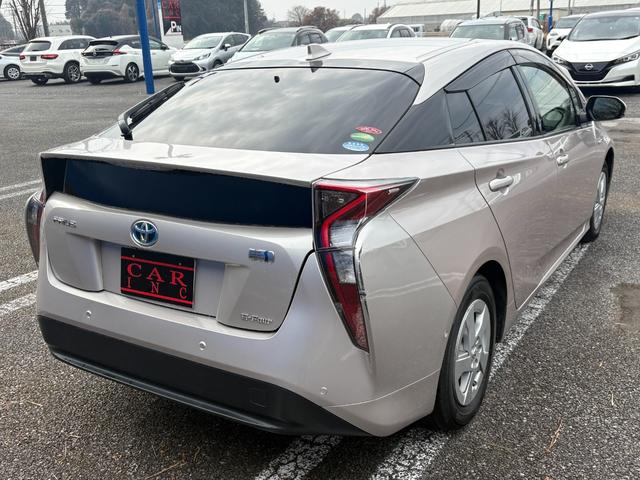 プリウス Ｓセーフティプラス　ワンオーナー　４ＷＤ　トヨタセーフティセンス　純正ＳＤナビ　Ｂｌｕｅｔｏｏｔｈオーディオ　フルセグＴＶ　バックカメラ　ステアリングスイッチ　オートクルーズコントロール　ヘッドアップディスプレイ　ＥＴＣ（4枚目）