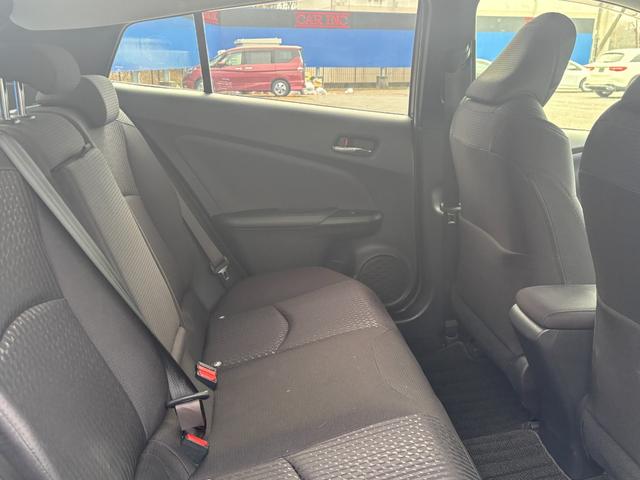 プリウス Ｓセーフティプラス　ワンオーナー　４ＷＤ　トヨタセーフティセンス　純正ＳＤナビ　Ｂｌｕｅｔｏｏｔｈオーディオ　フルセグＴＶ　バックカメラ　ステアリングスイッチ　オートクルーズコントロール　ヘッドアップディスプレイ　ＥＴＣ（15枚目）