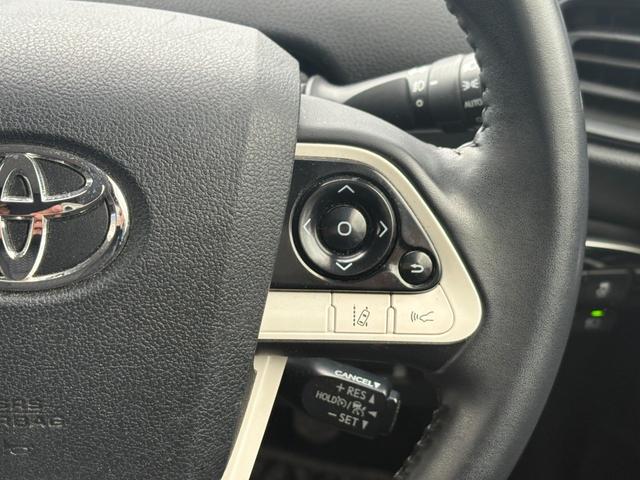プリウス Ｓセーフティプラス　ワンオーナー　４ＷＤ　トヨタセーフティセンス　純正ＳＤナビ　Ｂｌｕｅｔｏｏｔｈオーディオ　フルセグＴＶ　バックカメラ　ステアリングスイッチ　オートクルーズコントロール　ヘッドアップディスプレイ　ＥＴＣ（23枚目）