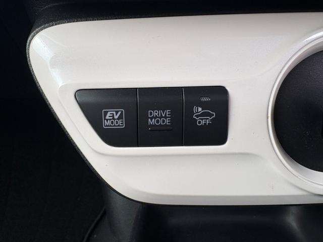 プリウス Ｓセーフティプラス　ワンオーナー　４ＷＤ　トヨタセーフティセンス　純正ＳＤナビ　Ｂｌｕｅｔｏｏｔｈオーディオ　フルセグＴＶ　バックカメラ　ステアリングスイッチ　オートクルーズコントロール　ヘッドアップディスプレイ　ＥＴＣ（26枚目）