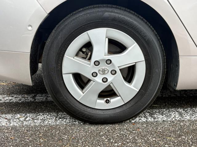 プリウス Ｓセーフティプラス　ワンオーナー　４ＷＤ　トヨタセーフティセンス　純正ＳＤナビ　Ｂｌｕｅｔｏｏｔｈオーディオ　フルセグＴＶ　バックカメラ　ステアリングスイッチ　オートクルーズコントロール　ヘッドアップディスプレイ　ＥＴＣ（44枚目）