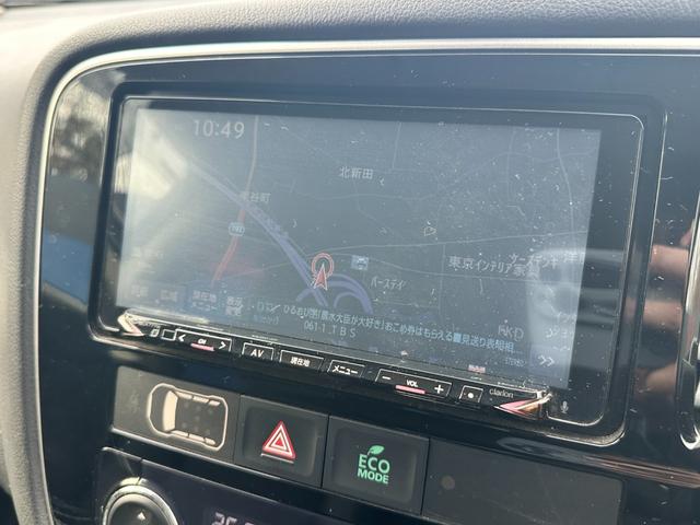 アウトランダーＰＨＥＶ Ｇセーフティパッケージ　ワンオーナー　４ＷＤ　サンルーフ　ブラインドスポット　純正ＳＤナビ　Ｂｌｕｅｔｏｏｔｈオーディオ　フルセグＴＶ　ステアリングスイッチ　ハーフレザーシート　前席シートヒーター　パワーシート　ＥＴＣ（6枚目）