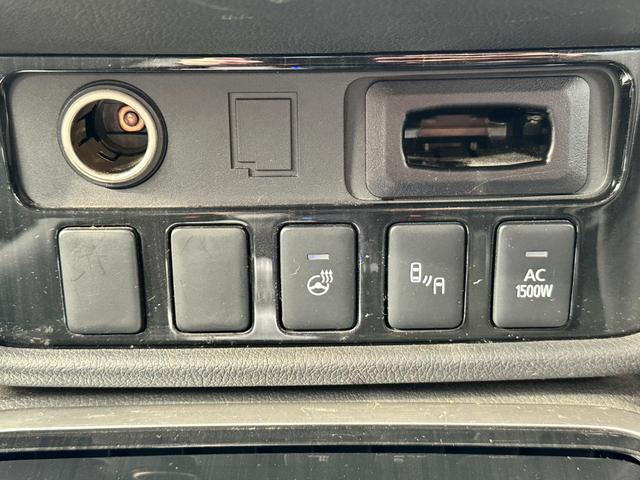 アウトランダーＰＨＥＶ Ｇセーフティパッケージ　ワンオーナー　４ＷＤ　サンルーフ　ブラインドスポット　純正ＳＤナビ　Ｂｌｕｅｔｏｏｔｈオーディオ　フルセグＴＶ　ステアリングスイッチ　ハーフレザーシート　前席シートヒーター　パワーシート　ＥＴＣ（10枚目）