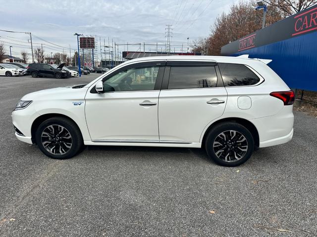 アウトランダーＰＨＥＶ Ｇセーフティパッケージ　ワンオーナー　４ＷＤ　サンルーフ　ブラインドスポット　純正ＳＤナビ　Ｂｌｕｅｔｏｏｔｈオーディオ　フルセグＴＶ　ステアリングスイッチ　ハーフレザーシート　前席シートヒーター　パワーシート　ＥＴＣ（20枚目）