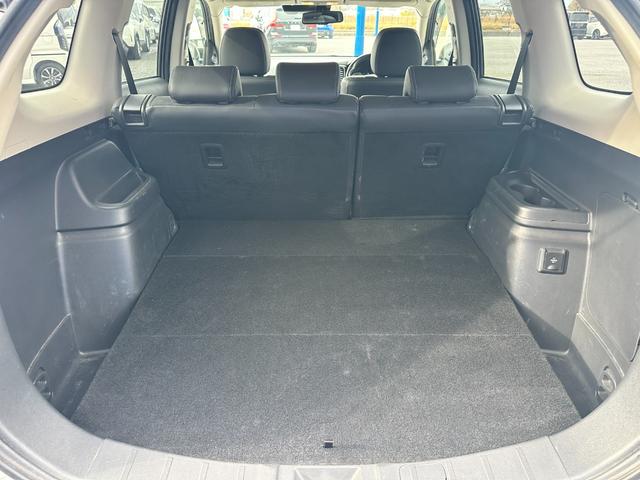 アウトランダーＰＨＥＶ Ｇセーフティパッケージ　ワンオーナー　４ＷＤ　サンルーフ　ブラインドスポット　純正ＳＤナビ　Ｂｌｕｅｔｏｏｔｈオーディオ　フルセグＴＶ　ステアリングスイッチ　ハーフレザーシート　前席シートヒーター　パワーシート　ＥＴＣ（28枚目）