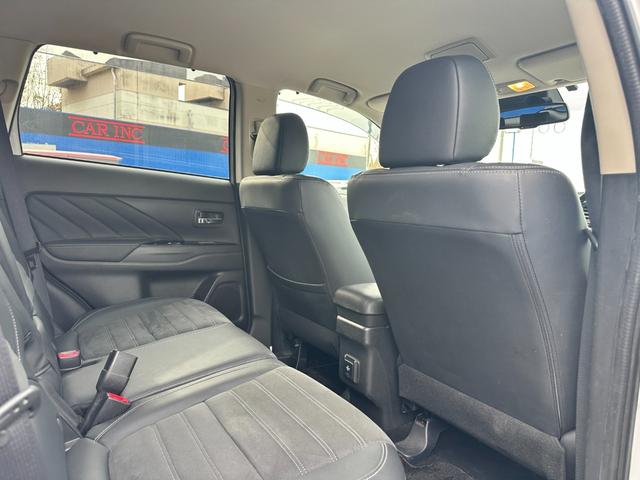 アウトランダーＰＨＥＶ Ｇセーフティパッケージ　ワンオーナー　４ＷＤ　サンルーフ　ブラインドスポット　純正ＳＤナビ　Ｂｌｕｅｔｏｏｔｈオーディオ　フルセグＴＶ　ステアリングスイッチ　ハーフレザーシート　前席シートヒーター　パワーシート　ＥＴＣ（30枚目）