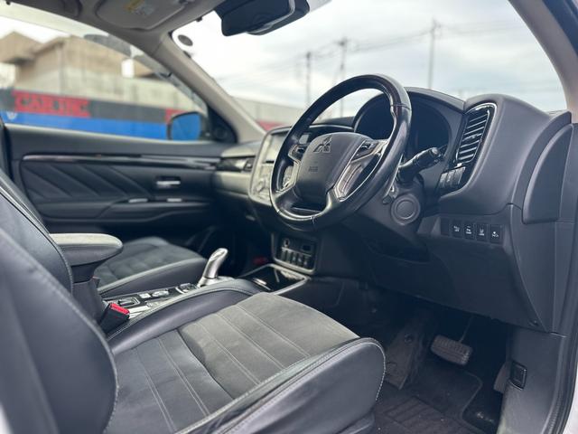 アウトランダーＰＨＥＶ Ｇセーフティパッケージ　ワンオーナー　４ＷＤ　サンルーフ　ブラインドスポット　純正ＳＤナビ　Ｂｌｕｅｔｏｏｔｈオーディオ　フルセグＴＶ　ステアリングスイッチ　ハーフレザーシート　前席シートヒーター　パワーシート　ＥＴＣ（33枚目）