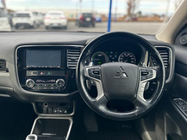 アウトランダーＰＨＥＶ Ｇセーフティパッケージ　ワンオーナー　４ＷＤ　サンルーフ　ブラインドスポット　純正ＳＤナビ　Ｂｌｕｅｔｏｏｔｈオーディオ　フルセグＴＶ　ステアリングスイッチ　ハーフレザーシート　前席シートヒーター　パワーシート　ＥＴＣ（35枚目）