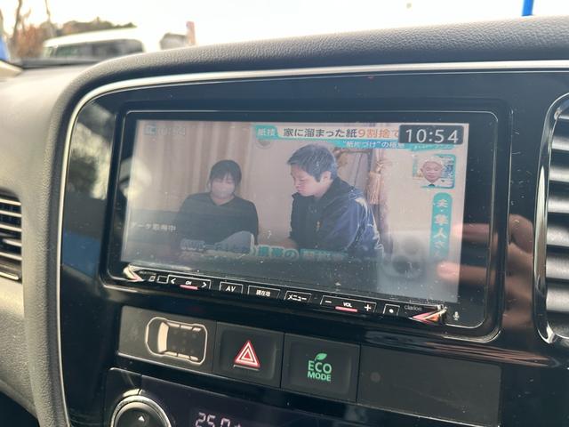 アウトランダーＰＨＥＶ Ｇセーフティパッケージ　ワンオーナー　４ＷＤ　サンルーフ　ブラインドスポット　純正ＳＤナビ　Ｂｌｕｅｔｏｏｔｈオーディオ　フルセグＴＶ　ステアリングスイッチ　ハーフレザーシート　前席シートヒーター　パワーシート　ＥＴＣ（42枚目）