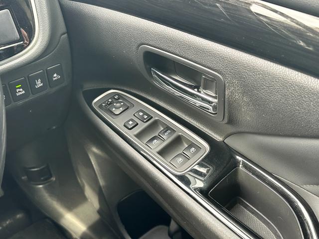 アウトランダーＰＨＥＶ Ｇセーフティパッケージ　ワンオーナー　４ＷＤ　サンルーフ　ブラインドスポット　純正ＳＤナビ　Ｂｌｕｅｔｏｏｔｈオーディオ　フルセグＴＶ　ステアリングスイッチ　ハーフレザーシート　前席シートヒーター　パワーシート　ＥＴＣ（44枚目）